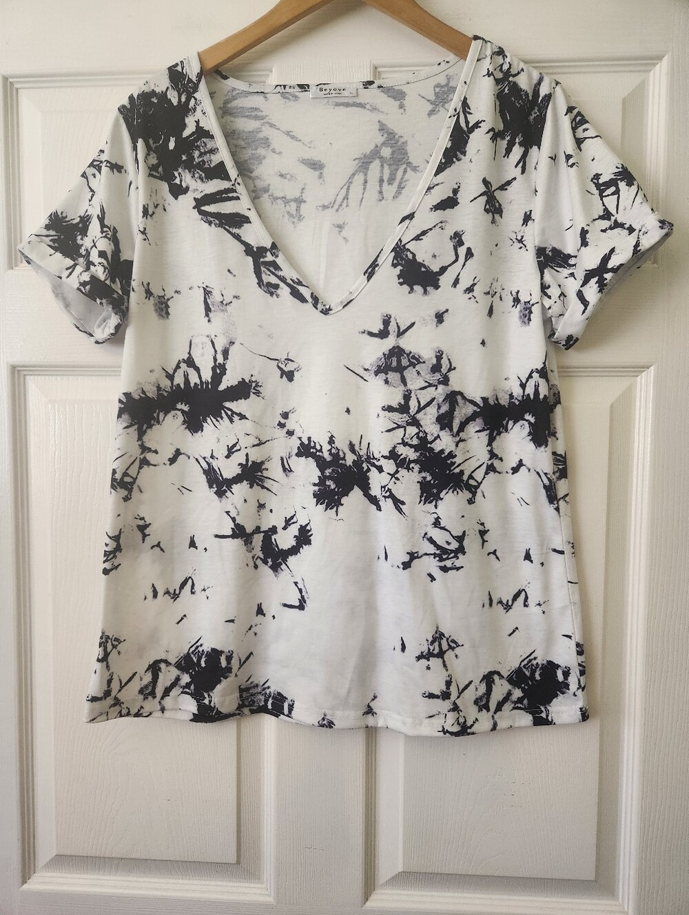 Beyove V-Neck Tie-Dye Short Sleeve Women's Top - Black/White - Women's XL